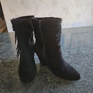 Sz7 Black Suede Slouchy Boots with Fringe